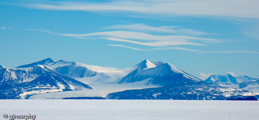 5 Clouds over the Royal Society Range, Antarcticia
