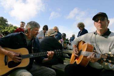 (tex) and (axon) serenade the bivalves