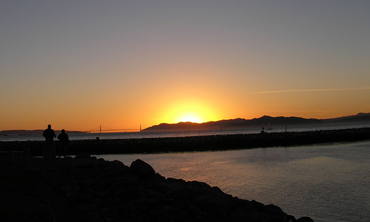 The day ends with a gorgeous sunset in the west ...